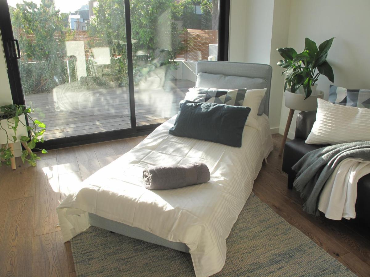 Modern 3 Bedroom Apt With Free Parking, Netflix, Wifi & Welcome Wine By Bnb Pro Melbourne Exteriör bild