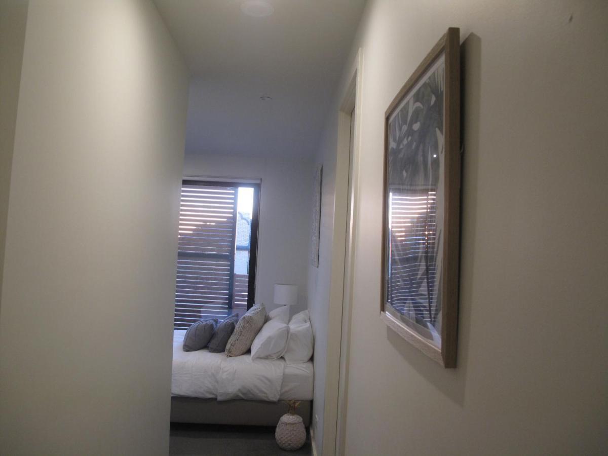 Modern 3 Bedroom Apt With Free Parking, Netflix, Wifi & Welcome Wine By Bnb Pro Melbourne Exteriör bild